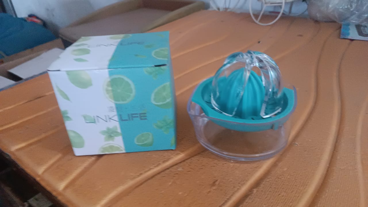 Manual Drink Orange Lemon Citrus Lime Fruit Juice Juicer Squeezer, BPA Free, Press & Pourer With Lid Plastic Manual (1 Pc)